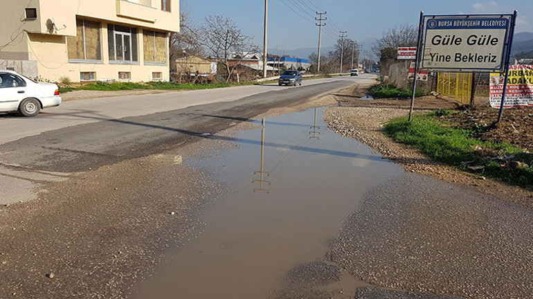 O caddede niye kaldırım yok