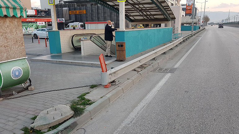 O caddede niye kaldırım yok