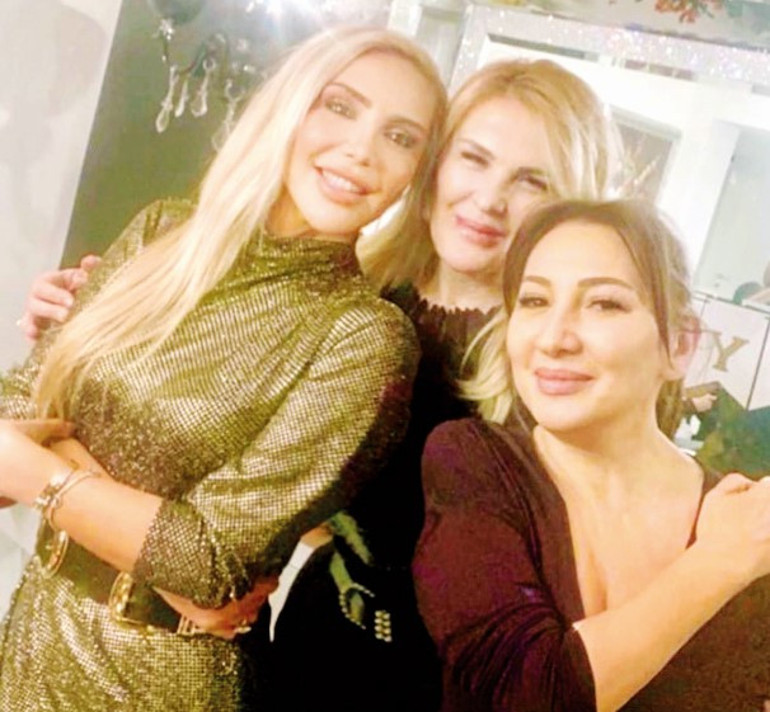 Aslıhan Karalardan annesine doğum günü sürprizi