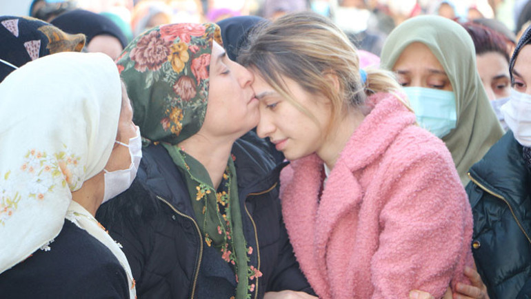 Abladan kardeşe son bakış... Bizi ayırmayın