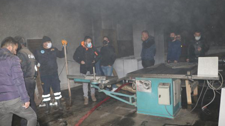 Hakkaride mobilya atölyesinde yangın