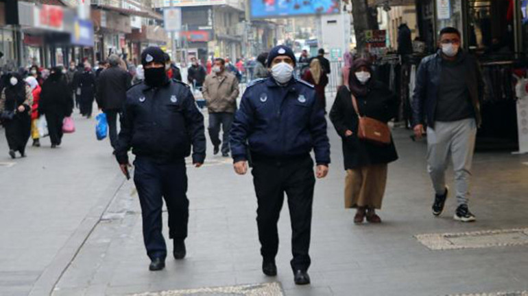 Gaziantepte soğuk havaya rağmen çarşılar doldu