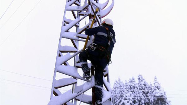 Uludağda elektrik ekiplerinin zorlu mesaisi