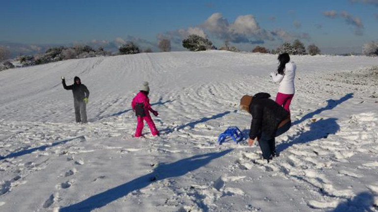 Çanakkale’ye yılın ilk karı yağdı, vatandaşlar keyfini çıkarttı