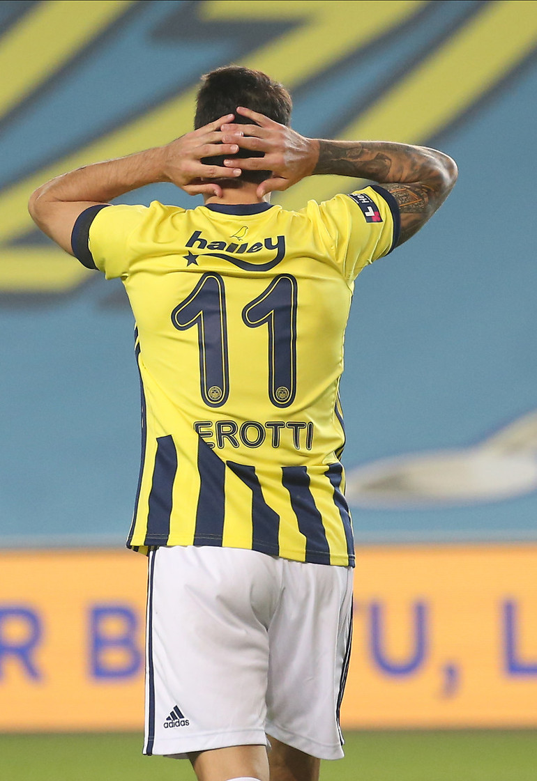 Fenerbahçede 4 ayrılık birden Transferler resmen açıklanınca...