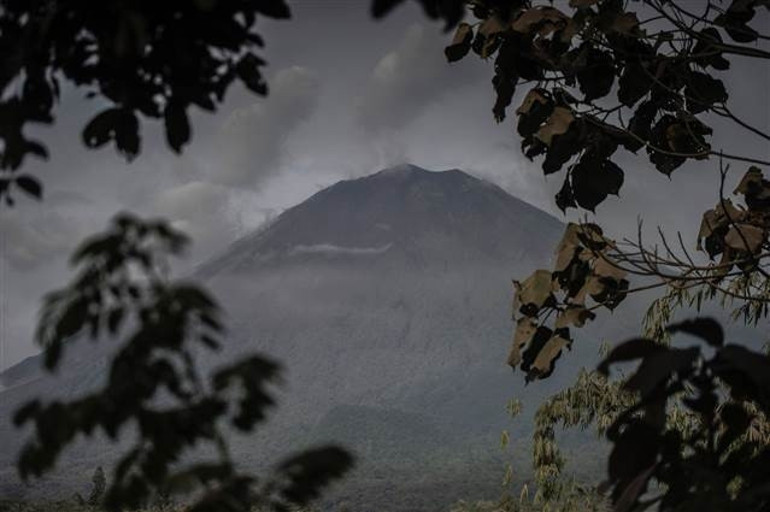 Endonezyadaki Merapi Yanadağı tekrar faaliyete geçti