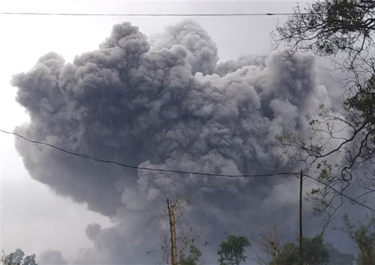 Endonezyadaki Merapi Yanadağı tekrar faaliyete geçti