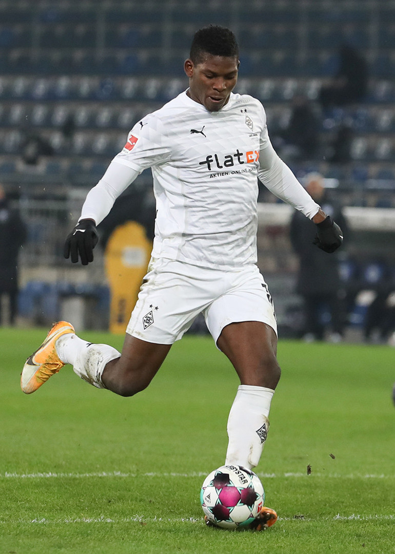 Partide eğlenirken yakalandı, kadro dışı bırakıldı