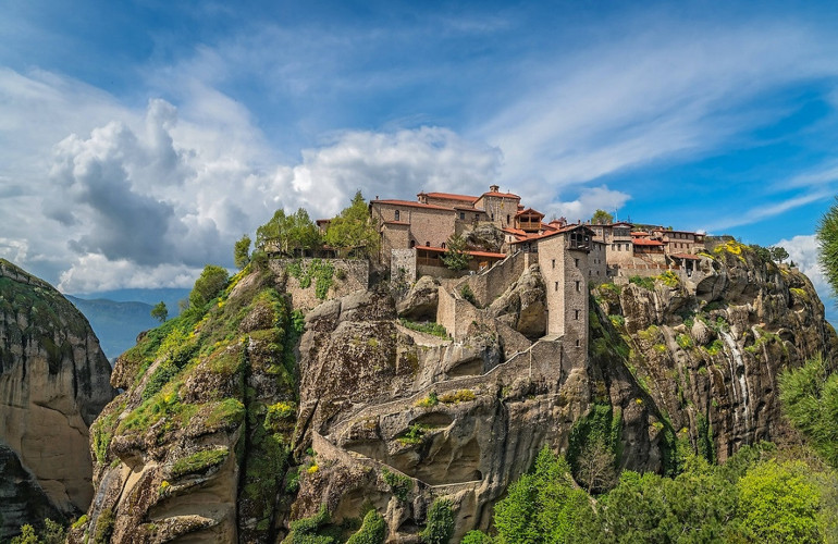 Kayaların zirvesindeki manastır: Meteora