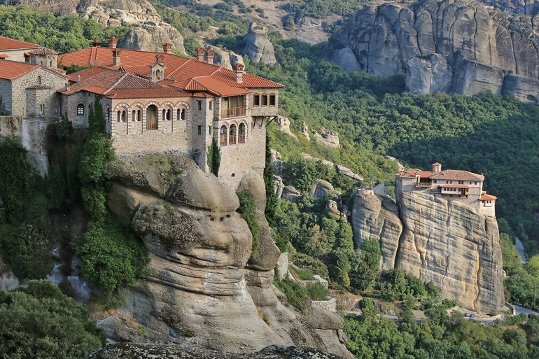 Kayaların zirvesindeki manastır: Meteora