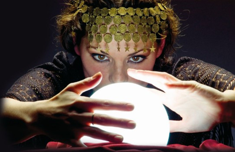 Medyum ve büyücüler sosyal medyada cirit atıyor