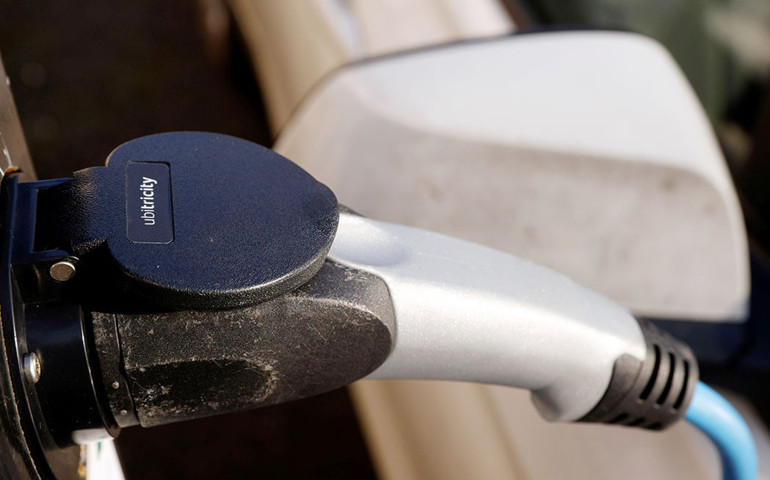 Shell, İngiltere’nin en büyük elektrikli araç şarj ağını satın aldı