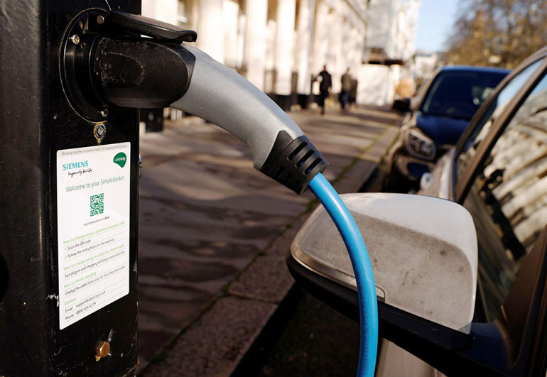 Shell, İngiltere’nin en büyük elektrikli araç şarj ağını satın aldı