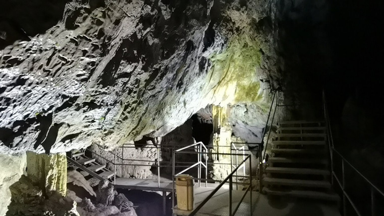 Oylat Mağarası’daki sıcaklık, kış aylarında da 18 derece ölçülüyor
