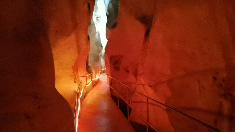 Oylat Mağarası’daki sıcaklık, kış aylarında da 18 derece ölçülüyor