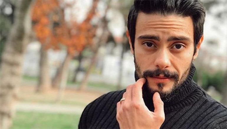 Ünlü oyuncu önce erkek oldu, şimdi de boşanma davası açtı