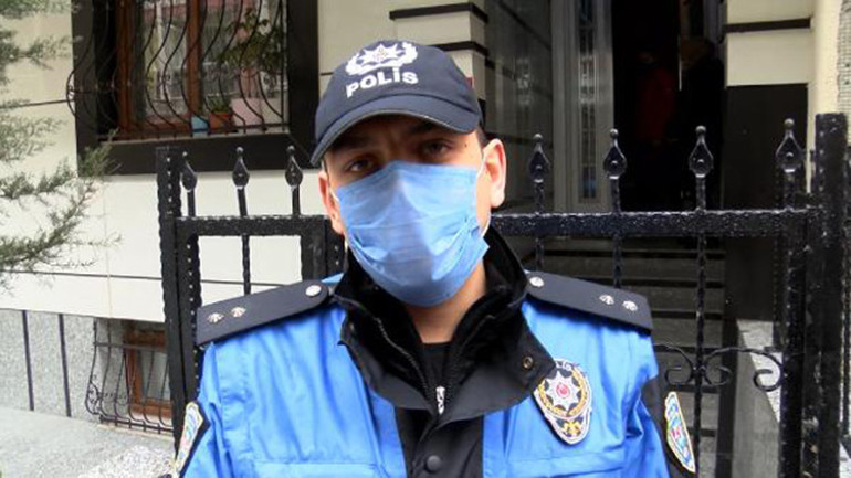 Polis ekiplerinden evde eğitim gören engelli çocuklara ziyaret