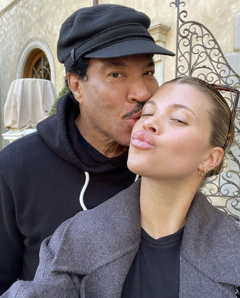 Ünlü oyuncunun videosu olay oldu: Kar yağınca aklıma geldi