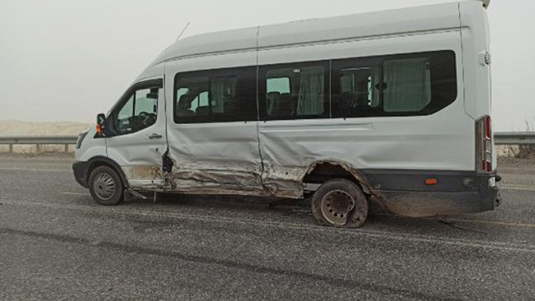 Gercüşte yolcu minibüsü ile otomobil çarpıştı: 1 yaralı