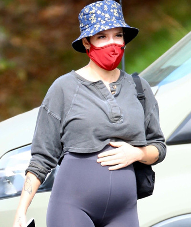 Alev Aydın’la aşk yaşayan ABD’li şarkıcı Halsey: Çocuğumuz hem Noel’i hem ramazanı yaşayacak