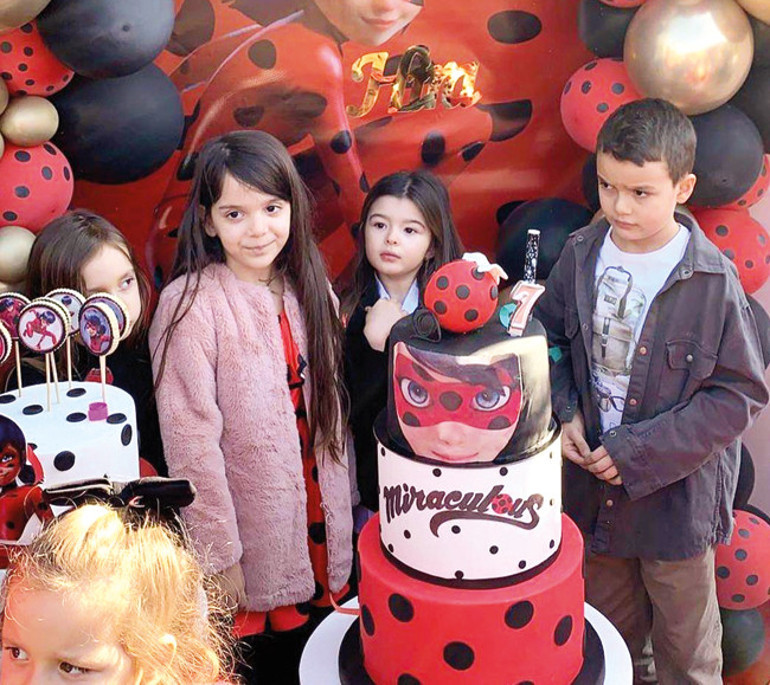 Demet Akalının kızı Hira 7 yaşında