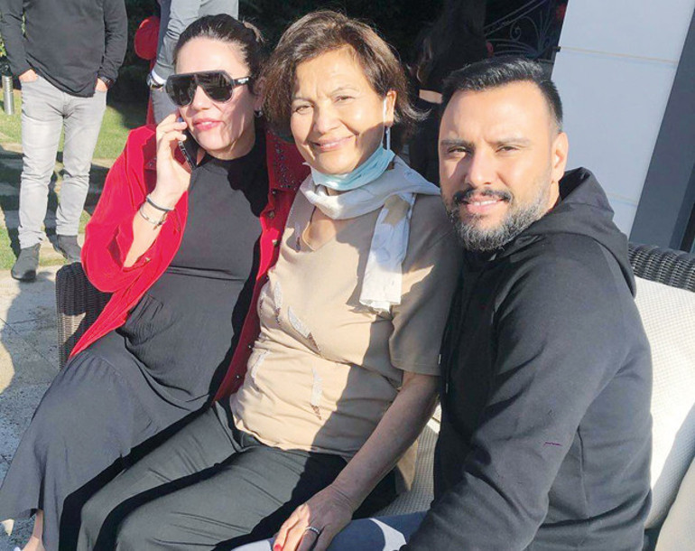 Demet Akalının kızı Hira 7 yaşında