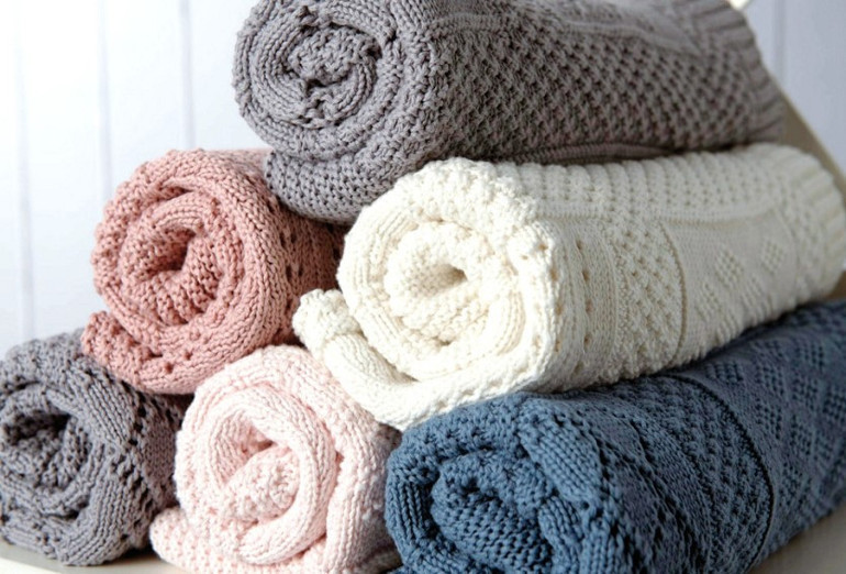 Battaniyeleri bebekleri geliri de kızları ısıtıyor