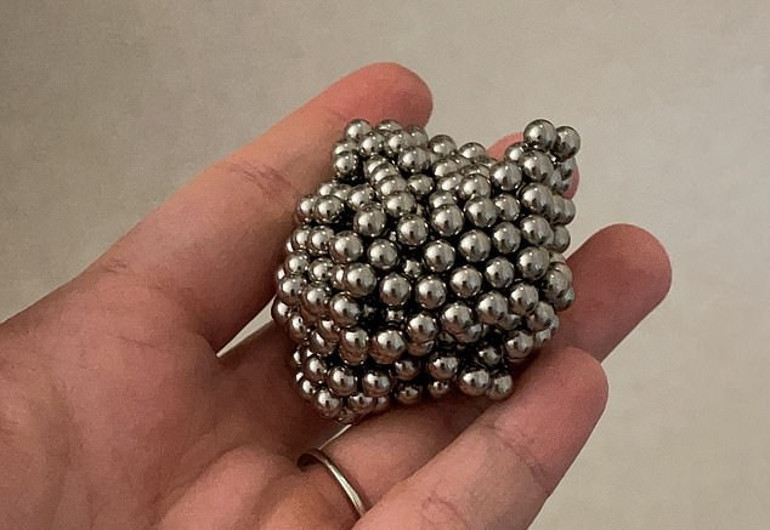 Doktorlar inanamadı: Midesinden tam 54 tane mıknatıslı bilye çıktı