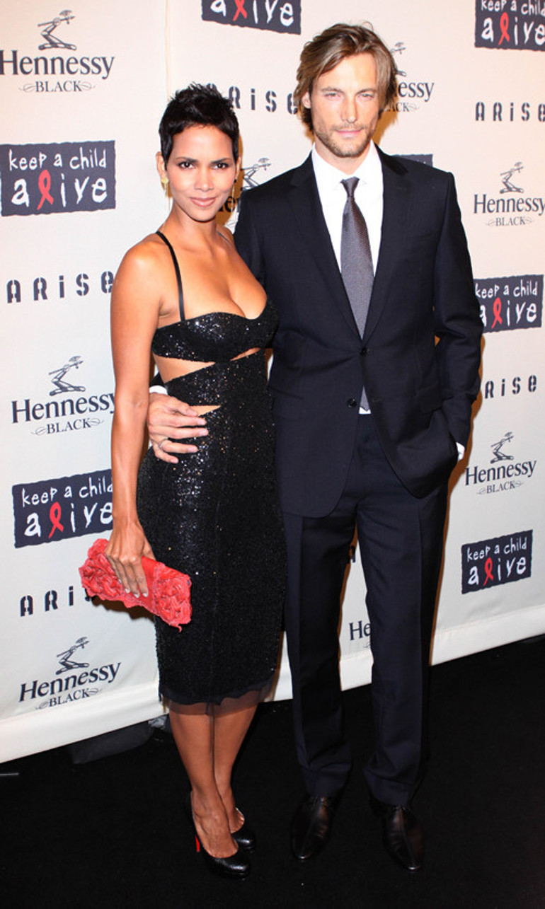 Takipçileriyle tartışmaya girdi: Bir sevgiliyi bile elinde tutamadın