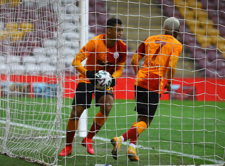 Galatasarayda 17 yıl sonra bir ilk Gedson Fernandes 808 günün ardından şeytanın bacağını kırdı ve Bayern Münih detayı...