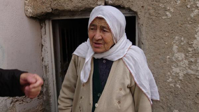 Başıboş inek ve yavrusuna ahırında baktı, 12 kilometre yol gidip Saadet nineye ulaştırdı