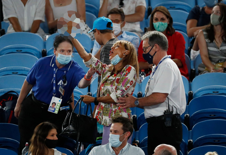 Rafael Nadala el hareketi yapan kadın konuştu Sarhoş değildim, Nadal çok sıkıcı...
