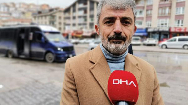 Dolmuşta unutulan 10 bin lirayı sahibine teslim etti
