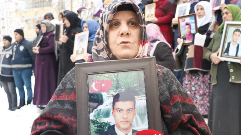 Bebek-sivil demeden vahşet...