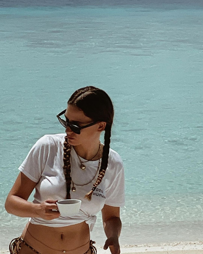 Serenay Sarıkaya Maldivler tatilinde