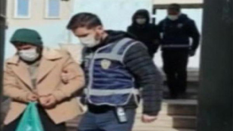 Okuldan bilgisayar ve parçaları ile çocuk ayakkabıları çalıp, toprağa gömmüşler