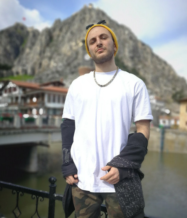 Melami “Söyleyeceklerimi içimde tutamaz oldum”