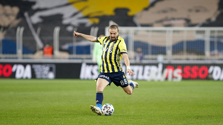 Fenerbahçede frikik sorunu Mesut Özil, Jose Sosa...