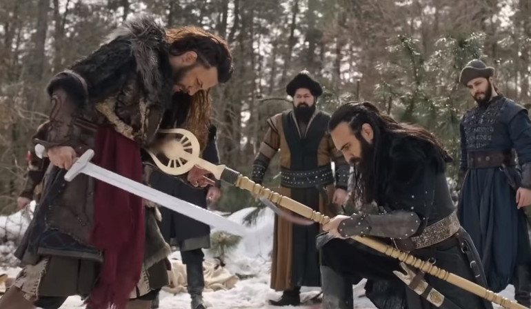 Kaan Taşaner ve sevgilisi Seray Dura, Bebekte