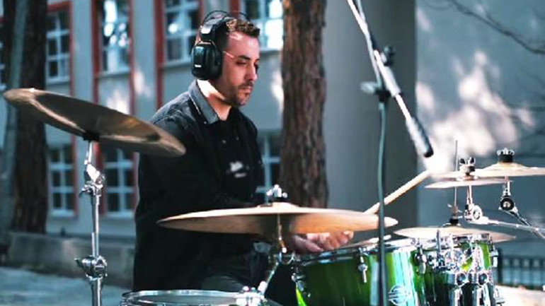 Samsun’da 16 öğretmen, öğrenciler için türkü söyledi