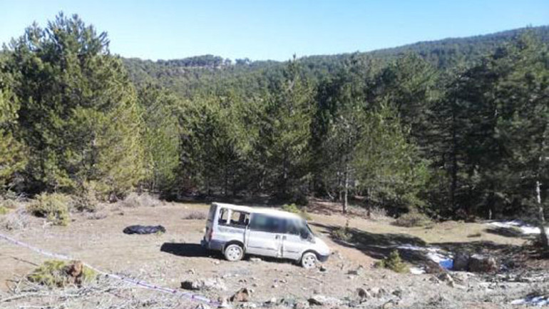 Takla atan minibüsteki çift öldü, torunları yaralandı