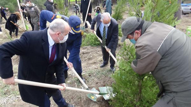 Çanakkalede 8 Mart Dünya Kadınlar Gününde fidan dikildi