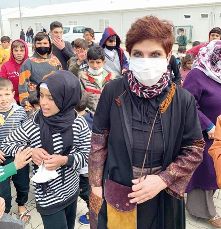 Ölü fare gösterip ellerimi bağladılar