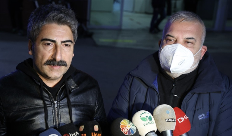 Rasim Öztekinin vefat haberini alan Ceyhun Fersoy ve eşi Begüm Öner gözyaşlarına boğuldu