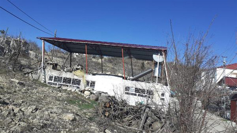 Mersinde fırtına seraları yıktı, evlerin çatılarını uçurdu