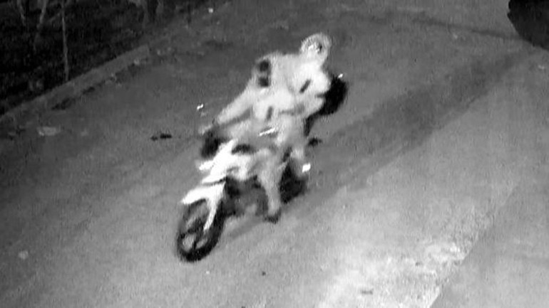 Çaldıkları motosikletle hırsızlık yaptılar