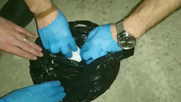 Motosikletle uyuşturucu sevkiyatında 2 şüpheliye gözaltı