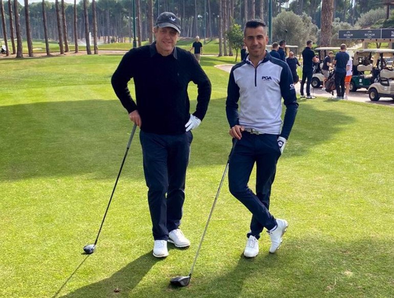 Ünlü aktör Hugh Grant Antalya’da golfte