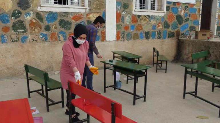 Öğretmenler, köy okulunu güzelleştirdi