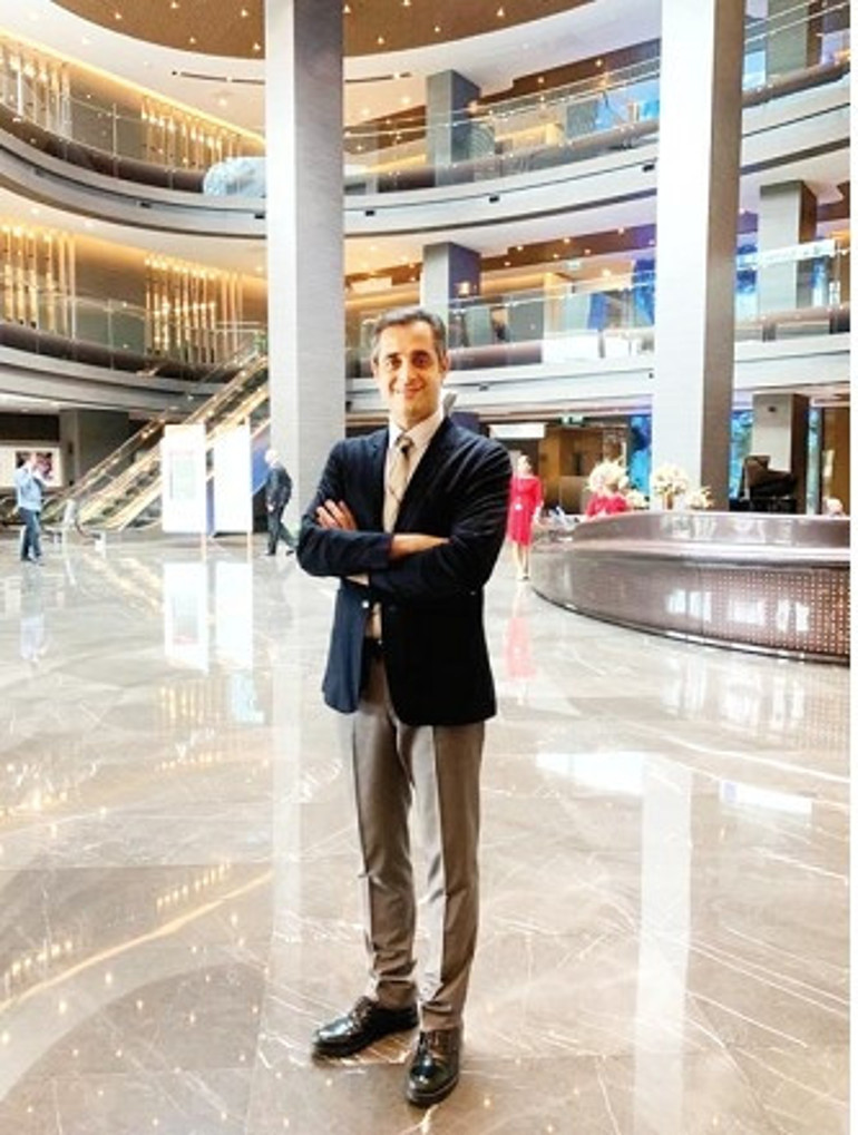 Doç. Dr. Erdem Güven karın germe ameliyatlarının püf noktalarını anlattı